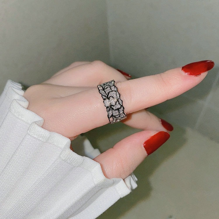 Crisp and shining irregular wide band zirconia ring with full diamond lace edge, rhodium-plated 18K white gold women's ring