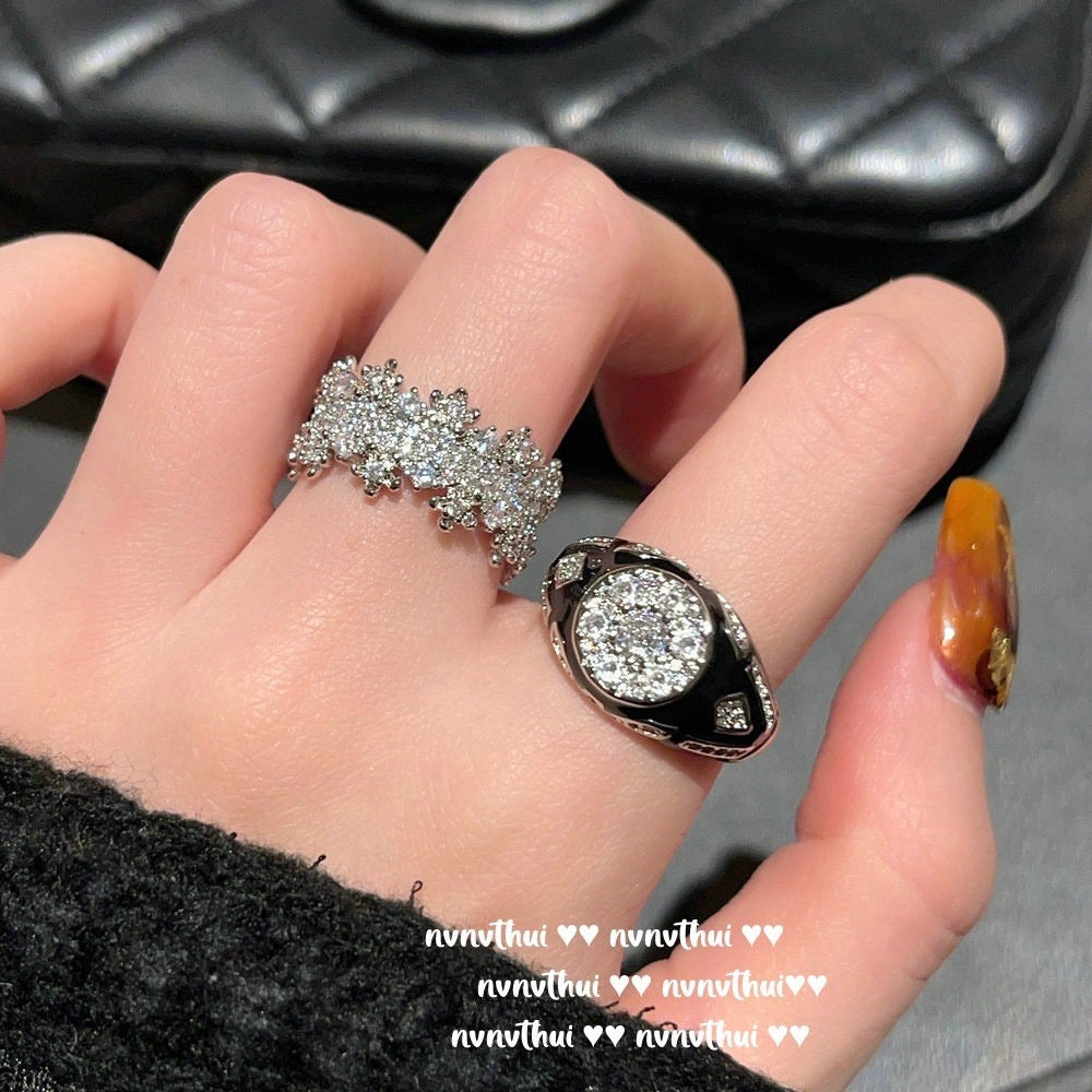 Crisp and shining irregular wide band zirconia ring with full diamond lace edge, rhodium-plated 18K white gold women's ring