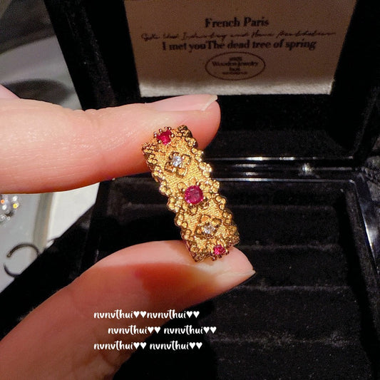 Ancient style golden filigree engravings of rose-shaped stained glass gemstone ring