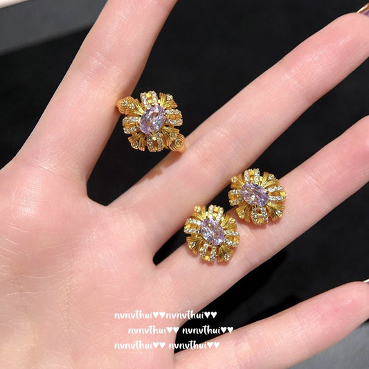 Austrian honeycomb, Bauhinia ribbon, blooming flowers, Sotheby's. Honeycomb engraved zircon necklace.