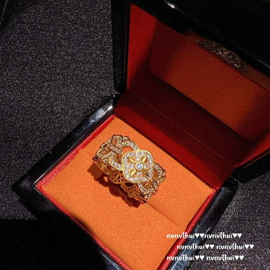 Ancient gold filigree-pointed-diamond vajra ring with cross pattern