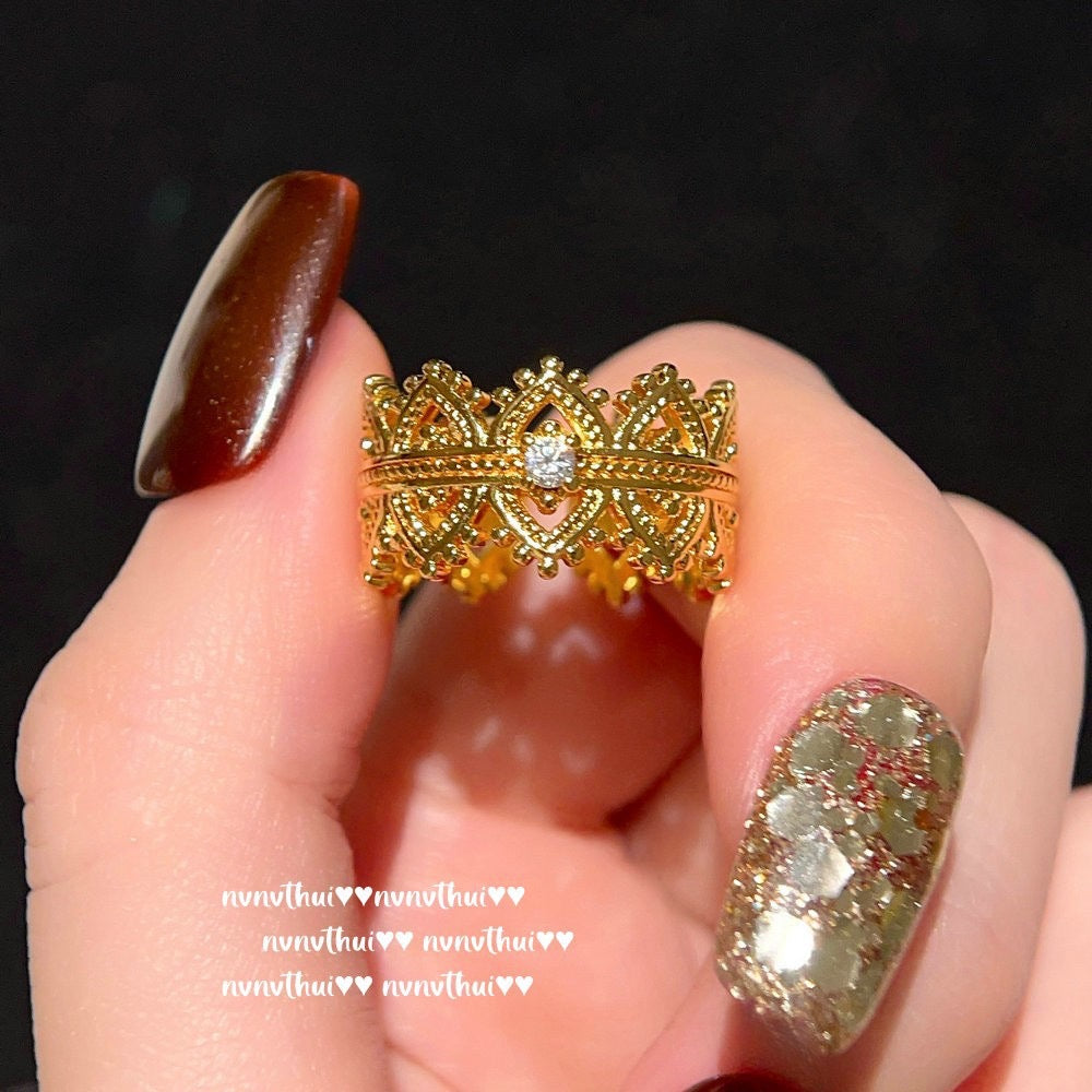 Italian vintage crown lace gemstone ring. Vintage butterfly-shaped enamel ring.