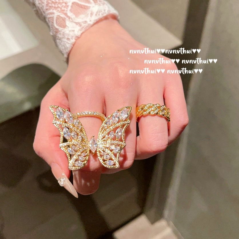 A dazzling gemstone ring butterfly-shaped wings, 18K gold-plated, romantic full of diamonds, enamel, adjustable